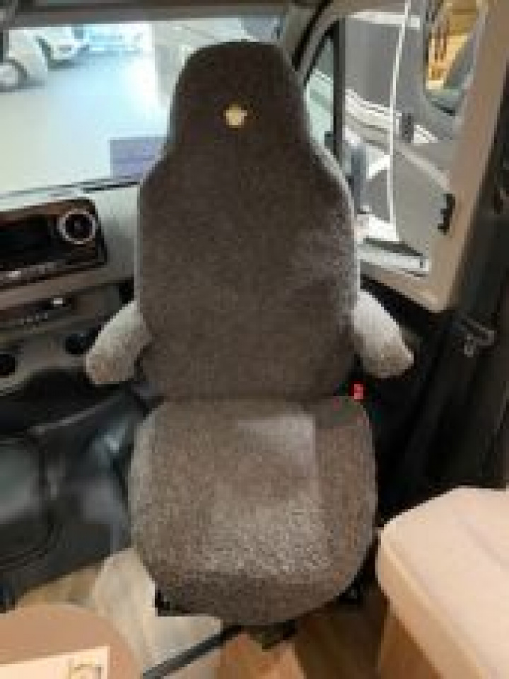Modell SAM till Mercedes sprinter stol. i gruppen Stolsverdrag & Inredning till husbil / HALVINTEGRERAD HUSBIL hos Ullbdden AB (SAM)