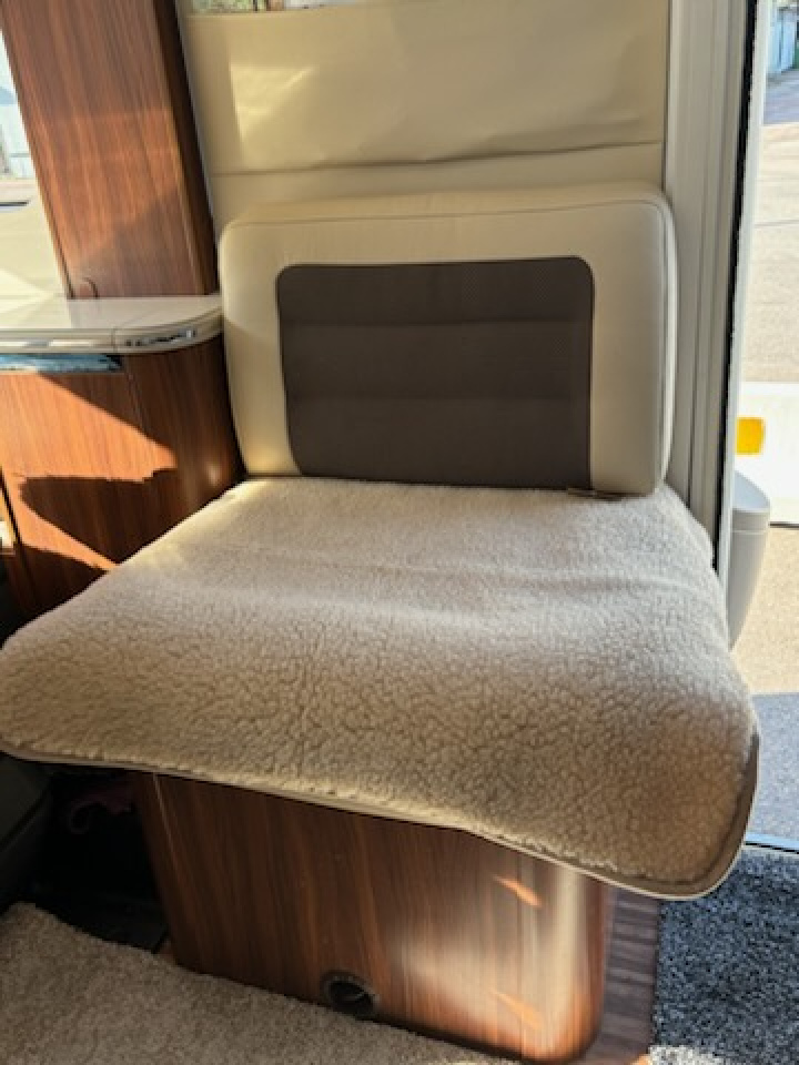 Sittunderlag i merinoull 70x75 cm beige. i gruppen Sittdynor & Frskinn / Sittunderlag hos Ullbdden AB (1014-7)